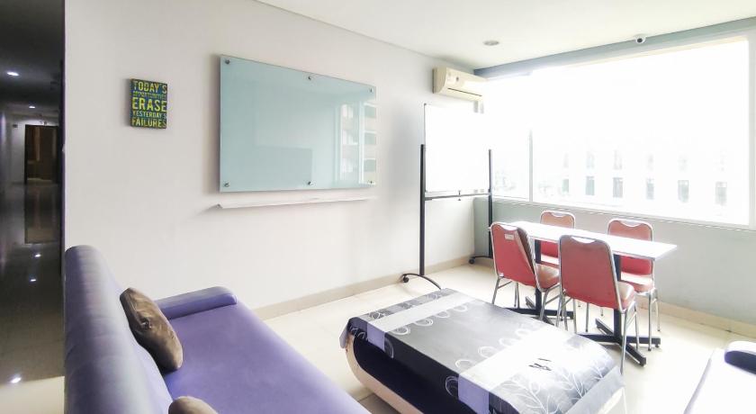 RedDoorz Plus Near ICE BSD Minerva – Tangerang, ID