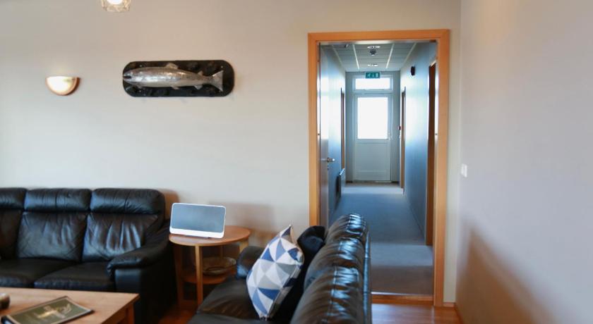 Image of Eight-Bedroom House 7