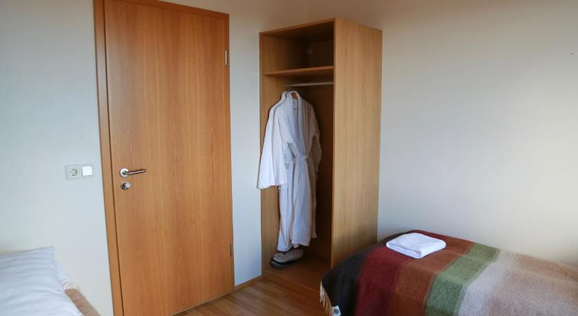 Image of Eight-Bedroom House 15