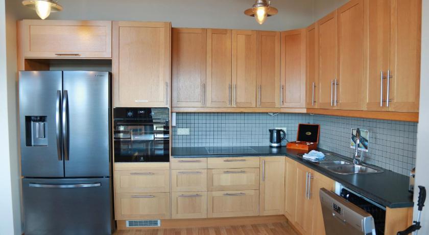 Image of Eight-Bedroom House 1