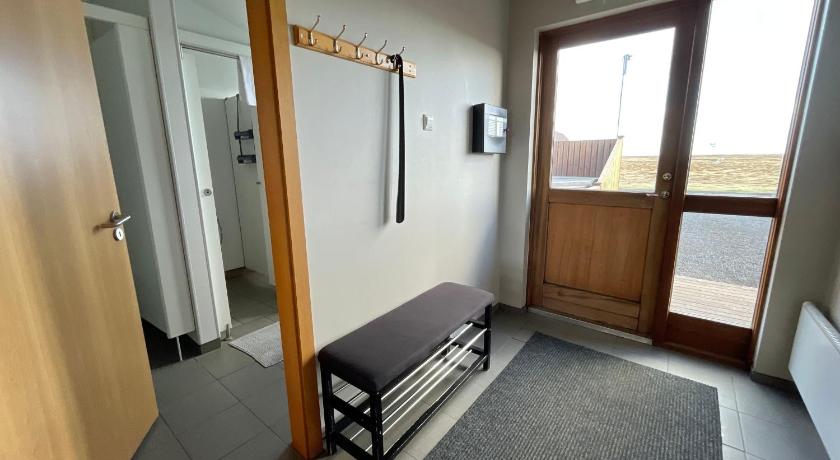 Image of Eight-Bedroom House 16
