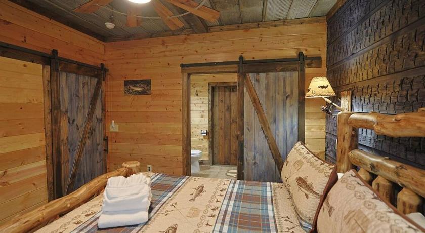 브리슨 시티 (NC) Rustic Modern Cabin with Hot Tub near rafting and Great Smokey Mountains 4성급 숙소 스위트룸