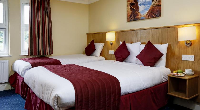 Image of Standard Room with One Double Bed and One Single Bed - Non-Smoking 1