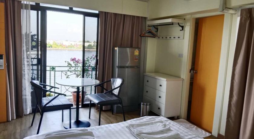 Image of Family Suite with Balcony 3