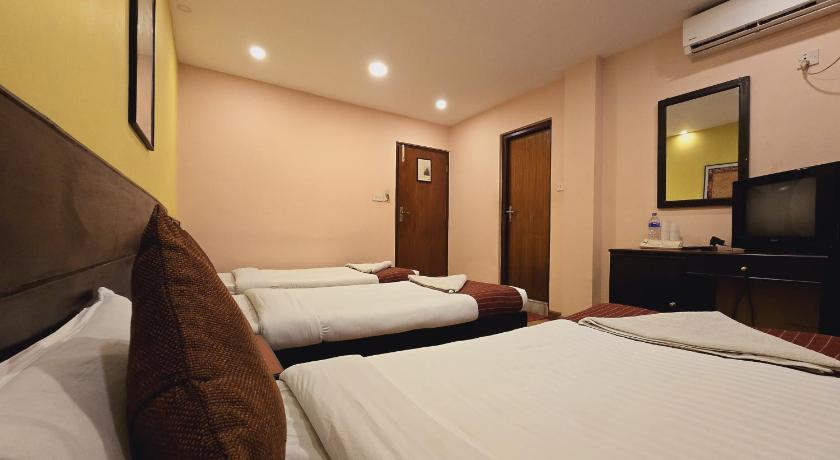 Image of Superior Deluxe Triple Room 4