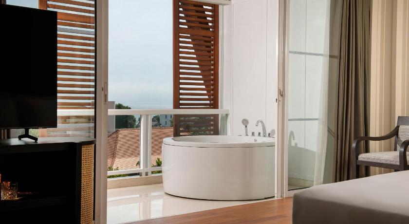 Image of 1 King Private Garden Suite 11