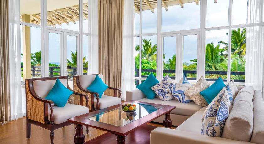 Luxury Suite with King Bed - 15% Discount on Beverages, 10% on Buffet meals | Free Room Upgrades upon availability | Early Check in & Late Checkout upon availability | Valid till 31st Oct 2025 이미지 4