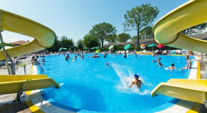Happy Camp Mobile Homes in Camping Cisano San Vito photo