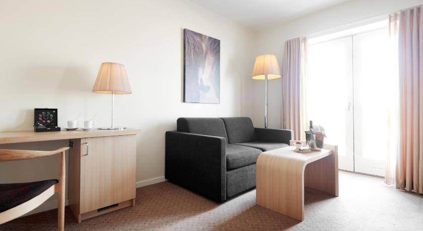 Image of Family Room (2 Adults + 1 Child) 3