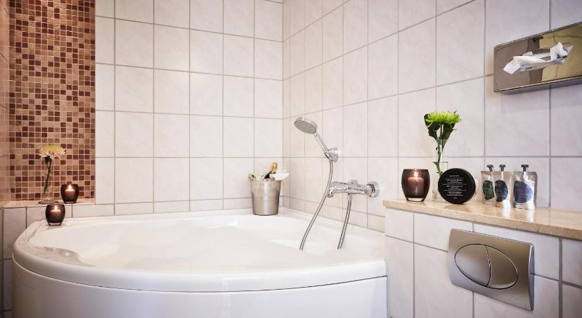 Image of Junior Suite 8