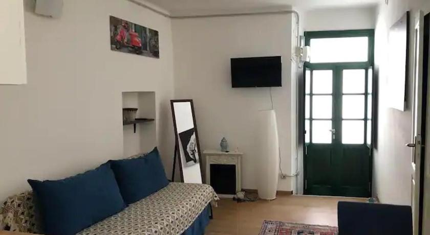 Monolocale a Lesa - monolocale indipendente con divano letto e angolo cottura