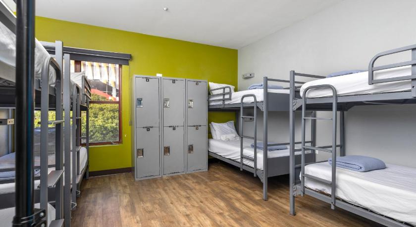 Immagine di Posto Letto in Dormitorio Femminile con 8 Letti (Bed in Women's 8-Bed Dormitory) 7