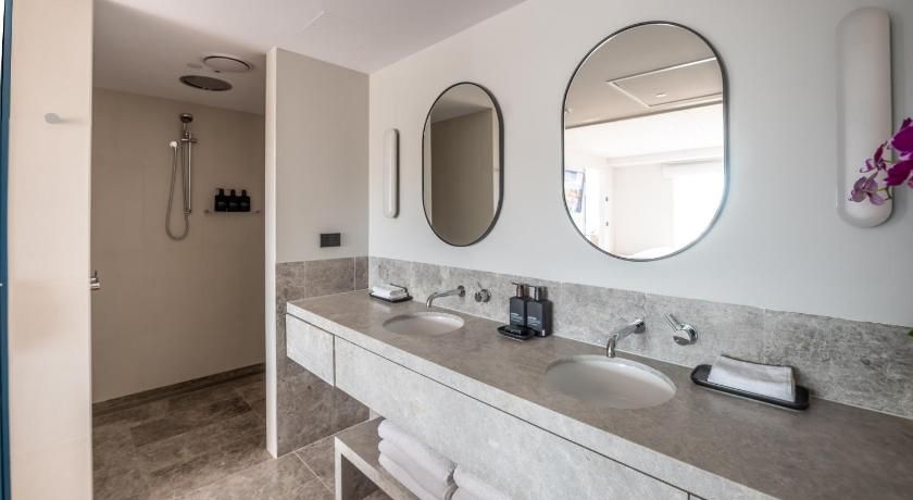 Image of Regency Terrace Suite 13