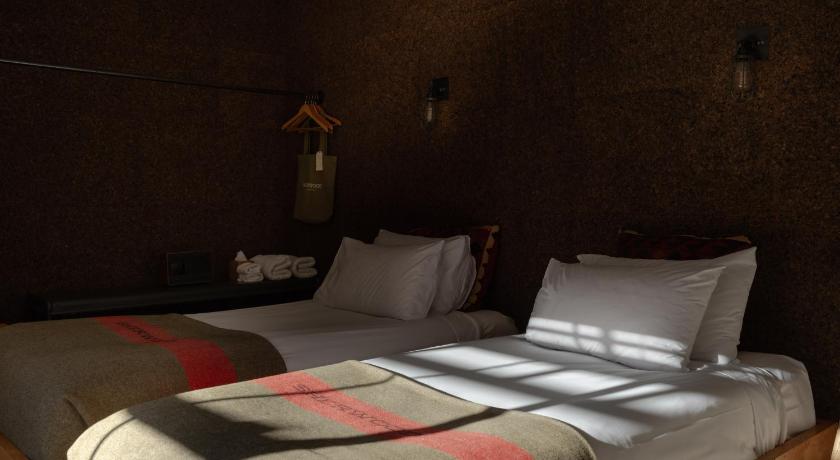 Image of Standard Twin 3