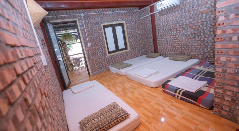 Image of Quadruple Room with Private Bathroom 8