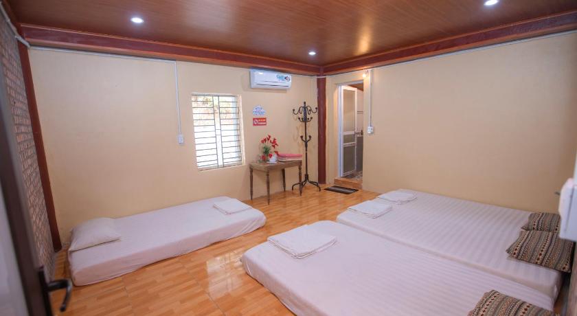 Image of Quadruple Room with Private Bathroom 0