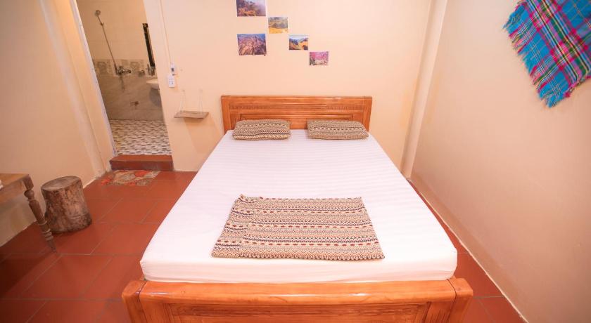 Image of Family Room with Private Bathroom 12