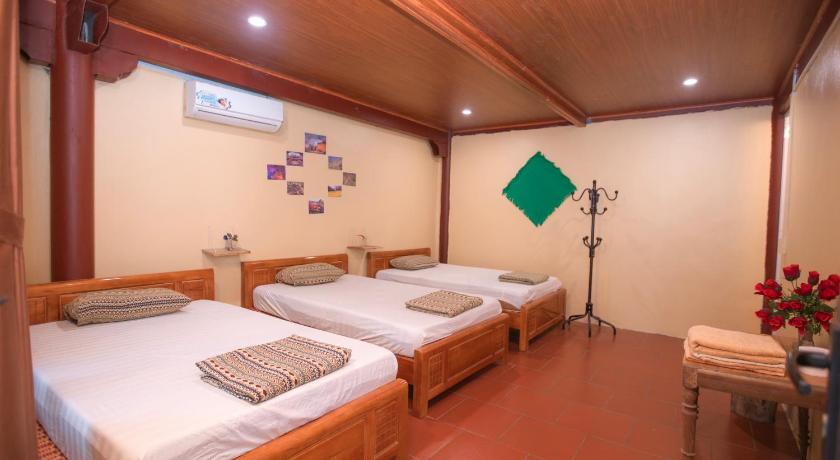 Image of Triple Room with Bathroom 6