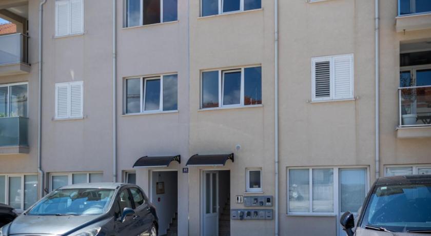 NEW Modern Studio Apartment Nina - image 3
