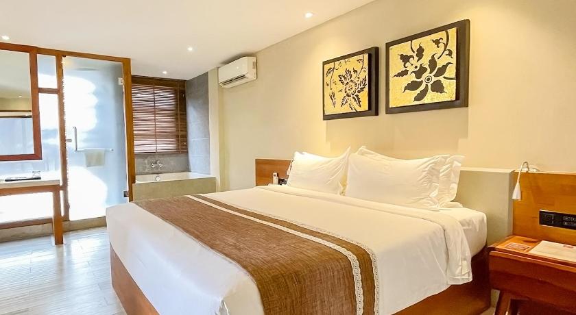 Image of Junior Suite with Bathtub 0