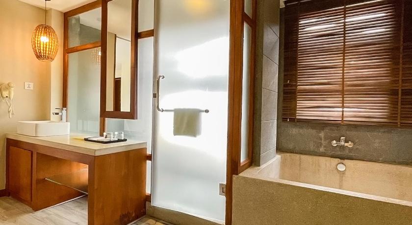 Image of Junior Suite with Bathtub 2