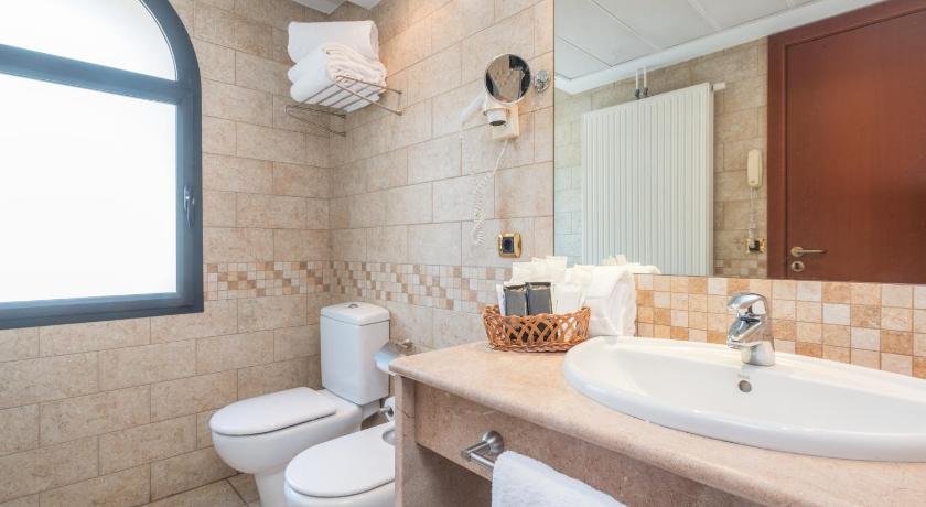 Image of Deluxe Double Room 5