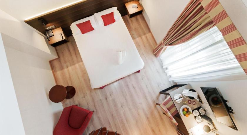 Image of Superior Suite 8