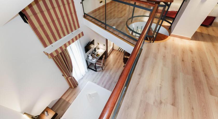 Image of Superior Suite 6