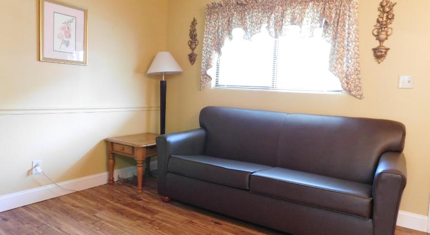 Image of Oak Square 103 6
