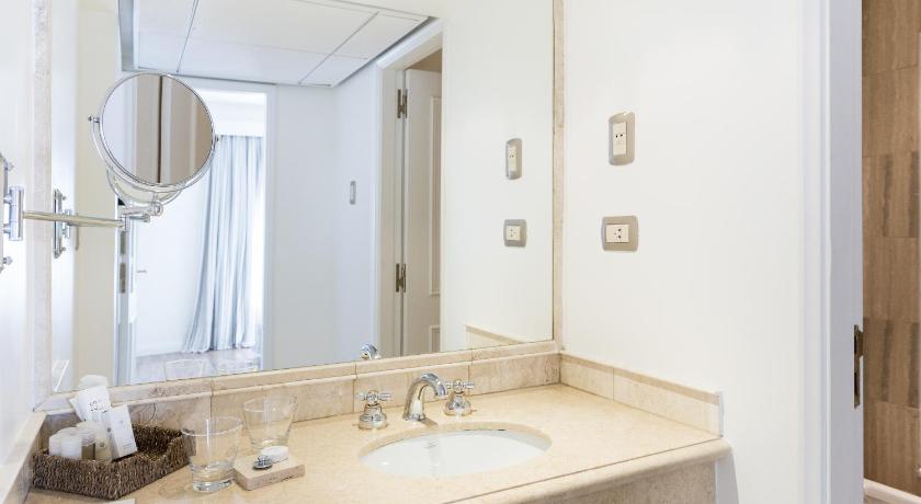 Image of Executive Suite 13