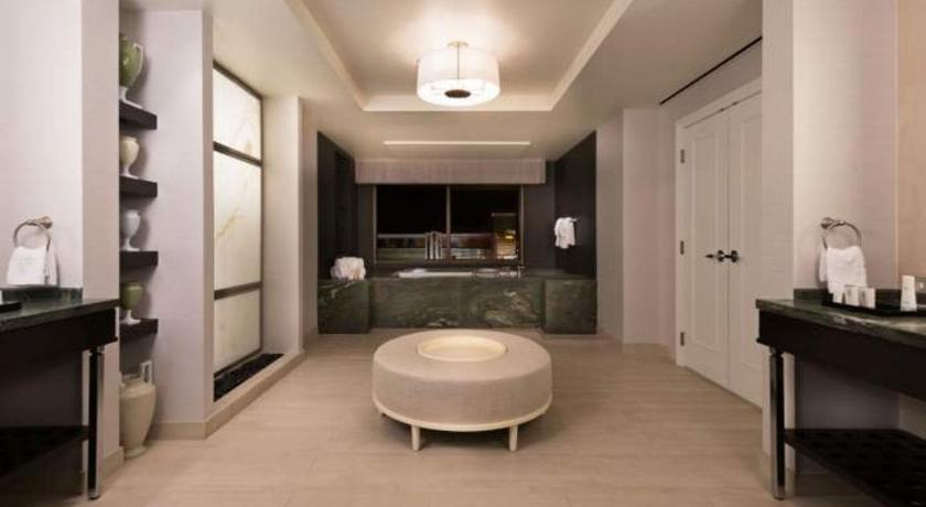 รูปของOctavius Premium Suite 1 King Bed + 2 Queen Bedroom 2