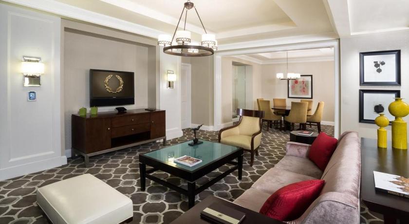 รูปของOctavius Premium Suite 1 King Bed + 2 Queen Bedroom 10