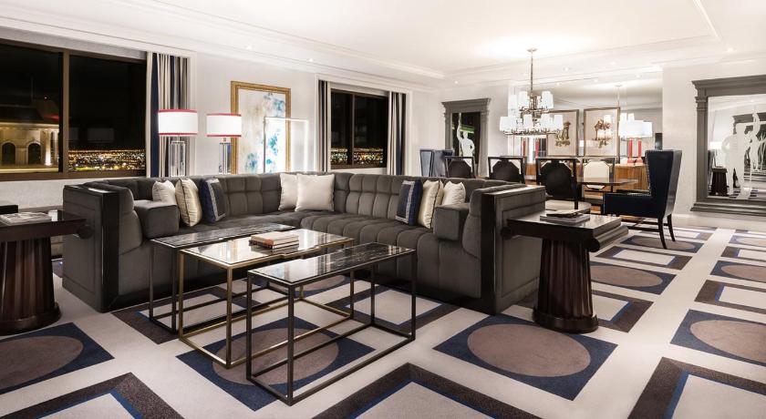 รูปของPalace Premium Suite 1 King Bed + 2 Queen Bedroom 7