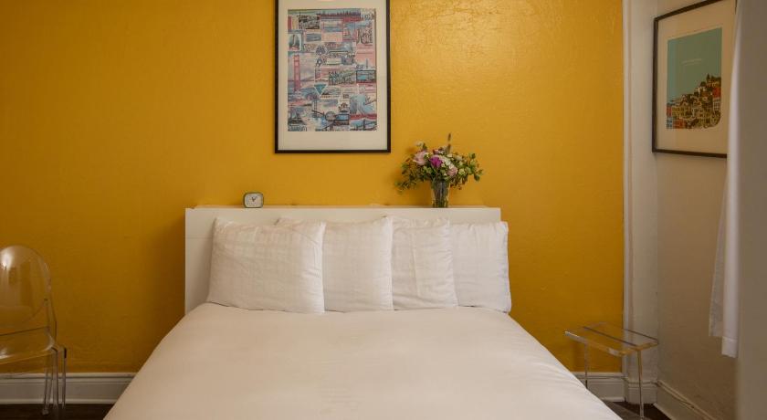 Image of Standard Queen Room 16