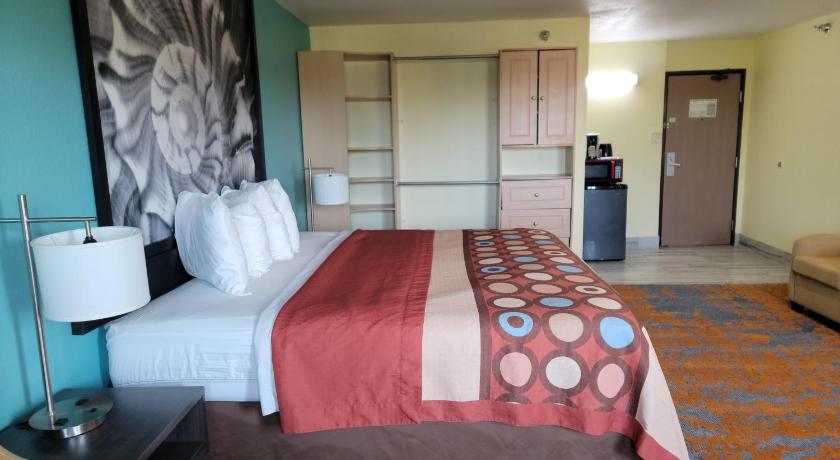 Image of Habitación Deluxe con cama extragrande ‒ No fumadores (1 King Bed Deluxe Room Non-Smoking) 0