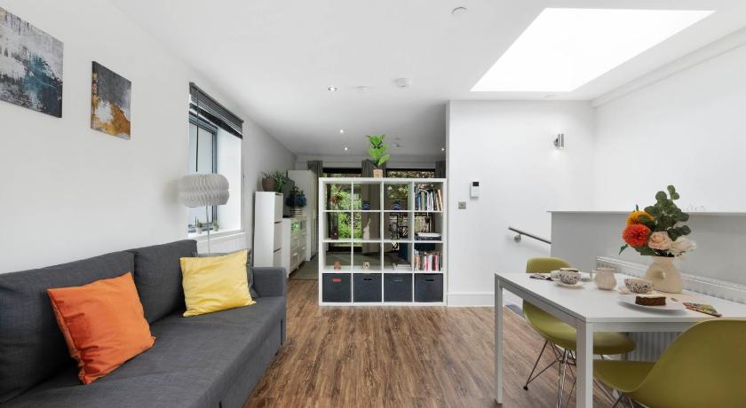 Image of Studio with Garden View 8