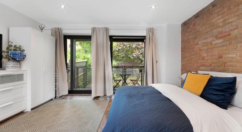 Image of Studio with Garden View 5