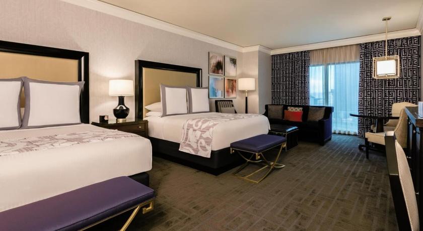 รูปของออกัสตัส เอ็กเซกคิวทีฟ สวีท เตียงคิงไซส์ (Augustus Executive Suite 1 King) 1