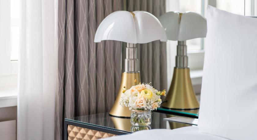 Image of River View Corner Suite King 8