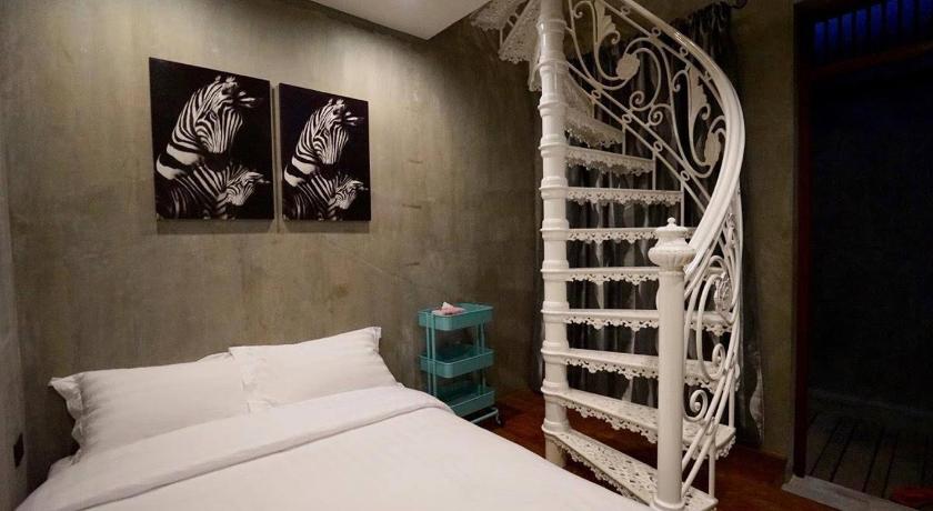 Image of Duplex Suite with King Bed 1