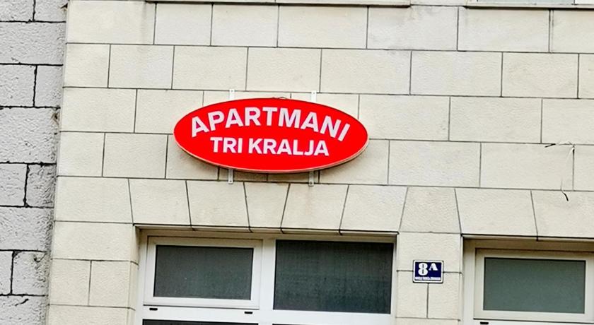 TRI KRALJA - THREE KINGS Apartments in the center with private parking