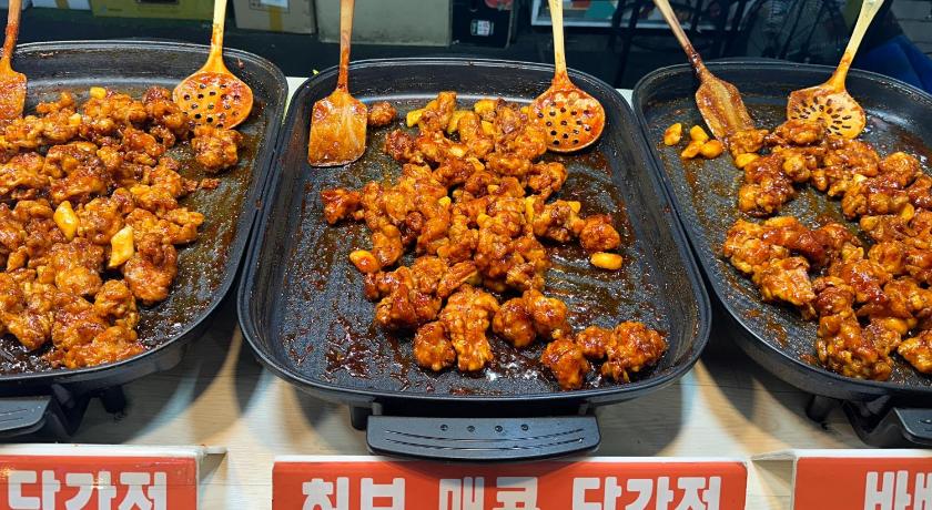 서울 갓성비 암사역 도보 Yes24live 암사종합시장 한강공원 KSPO 2룸 2퀸 침대 (갓성비 암사역 도보 Yes24live 암사종합시장 한강공원 KSPO 2룸 2퀸 침대) 4성급 호텔 객실