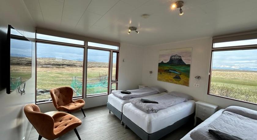 Image of Apartment with Mountain View 0