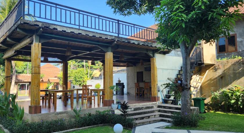 Dalia Budget Hotel – Senggigi Beach, ID