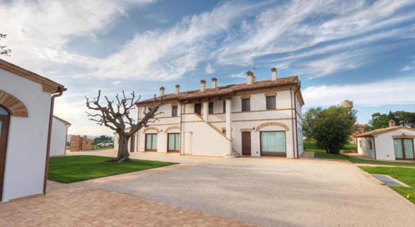 a large white house with a large window, Villa Coralia Country House in Osimo