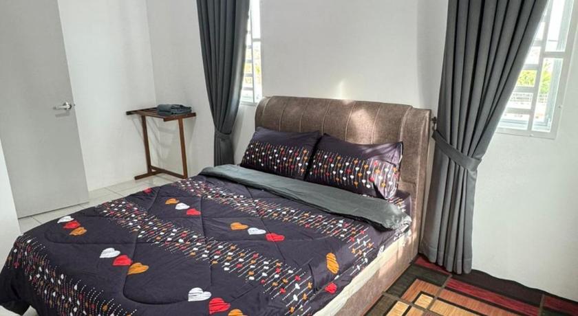 アロールスター Acik Homestay 4つ星 シングルルーム プール