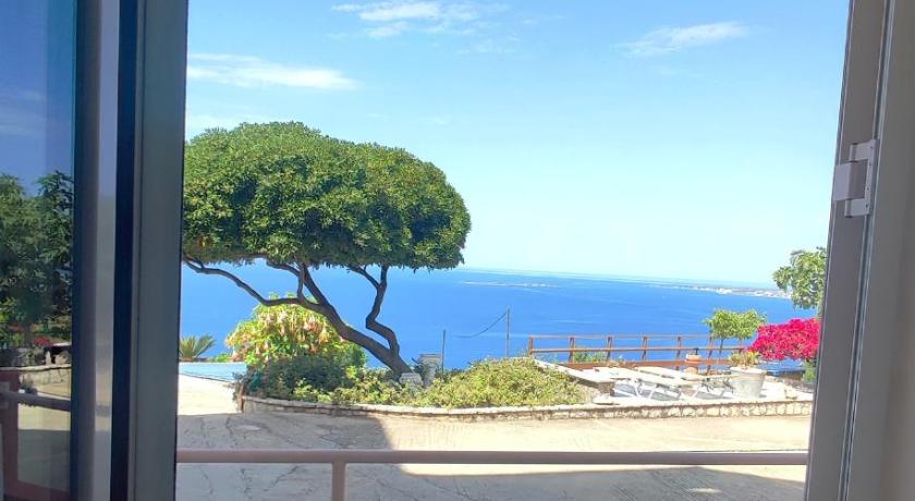 Image of One-Bedroom Apartment with Sea View 14