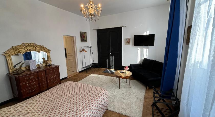 Châteauroux Maison a la Guitarde - Hotel Particulier Hippolyte 3-Star Hotel restaurant