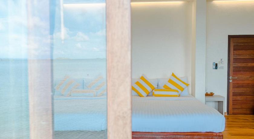 Image of Family Room with Sea View 10