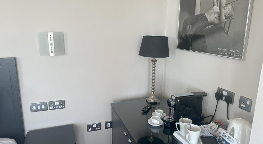 Image of Superior King Room with Sea View 16